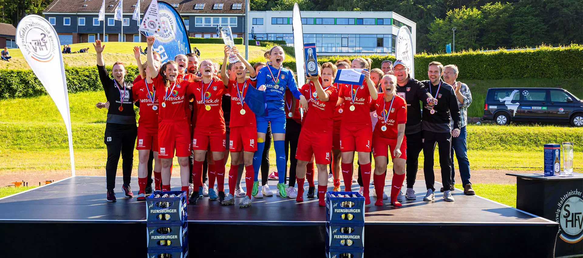 Siegerfoto einer Frauenmannschaft beim FLENS Cup.