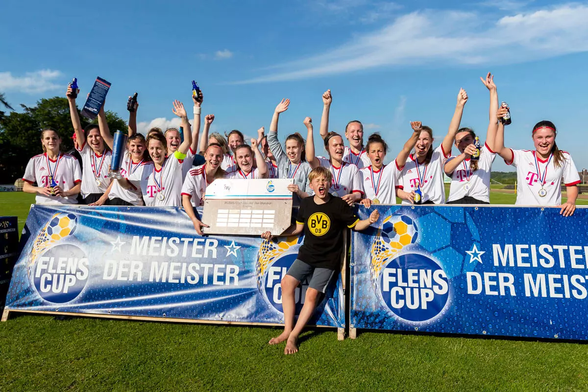 Siegerfoto der Frauenmannschaft von Wahlstedt beim FLENS Cup.